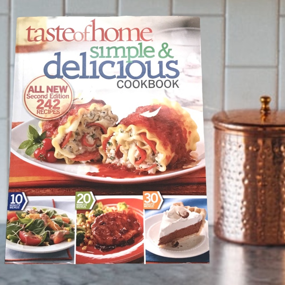 Taste of Home Simple & Delicious Cookbook 242 Recipes Soft Cover